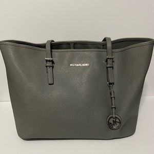Michael Kors Jet Set Travel Tote-Medium